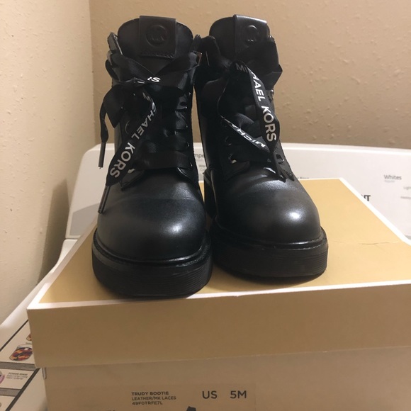 Michael Kors combat boot black leather upper - Picture 9 of 9